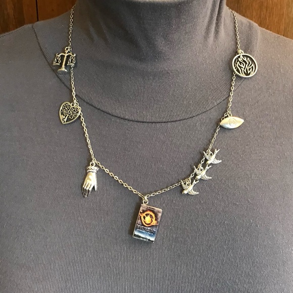 Divergent by Veronica Roth Handmade Literature Necklace, Book Cover, 3 Birds - Picture 7 of 16